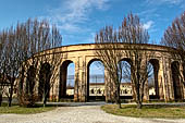 Mantova, Palazzo Te - L'emiciclo dell'Esedra visto dall'esterno 